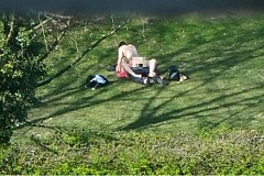 (Vidéo) Angleterre: Ce couple s'offre une partie de plaisir dans un parc 