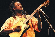 Premier concert du FEMUA 8: Habib Koité émerveille l’Institut français de Côte d’Ivoire
