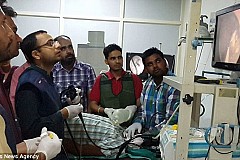(Photos) Inde: Les médecins ont découvert des pointes et des pièces d'argent dans son estomac