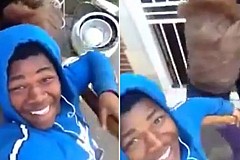 (Vidéo) Etats-Unis: Il film la bagarre entre sa mère et sa copine (Vidéo) Etats-Unis: Il film la bagarre entre sa mère et sa copine