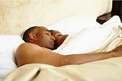 10 choses que les hommes font au lit et que les femmes n'aiment pas