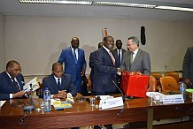   Le Premier ministre Duncan rencontre le nouveau Secrétaire général du groupe ACP 
