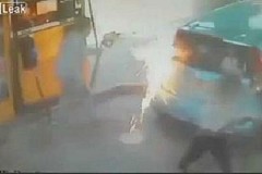 (vidéo) Israël: on lui refuse une cigarette, elle met le feu à la pompe à essence (vidéo) Israël: on lui refuse une cigarette, elle met le feu à la pompe à essence
