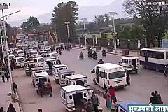 (Vidéo et Photos ) Népal : Un bâtiment s’effondre durant le séisme (Vidéo et Photos ) Népal : Un bâtiment s’effondre durant le séisme