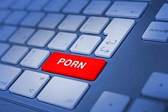 Licencié pour abus de porno au travail, dont 6h46 en une seule journée