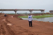 FPI: Pascal Affi N'Guessan visite le chantier du pont de Béoumi  
