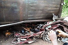 (Photo) Nigeria: Un camion-citerne écrase 8 personnes dans une voiture