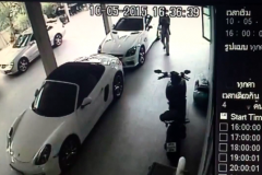 (vidéo) Un thaïlandais viole une Porsche 