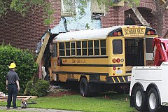 Etats-Unis: Un bus scolaire s'encastre dans une maison