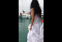 (vidéo) Elle a failli se noyer le jour de son mariage