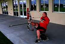 (Vidéo) Un homme sans bras tire à l’arc avec ses pieds