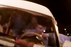 (Vidéo) Chine: Un minibus de six places arrêté avec 51 personnes à bord (Vidéo) Chine: Un minibus de six places arrêté avec 51 personnes à bord