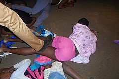 (Photos) Afrique du Sud: Un Pasteur piétine et amène ses fidèles à se déshabiller pour leur délivrance (Photos) Afrique du Sud: Un Pasteur piétine et amène ses fidèles à se déshabiller pour leur délivrance