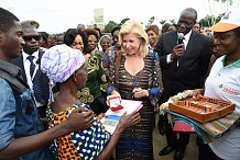 Dominique Ouattara offre gracieusement 5 maisons à 5 familles ivoiriennes  