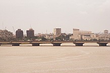 Le pont Charles de Gaulle de Côte d’Ivoire est complètement dégradé. L’œuvre de l’Architecte Henri Chomette s’amoche par endroits.