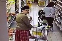 (Vidéo) Une femme se soulage au rayon d’un supermarché