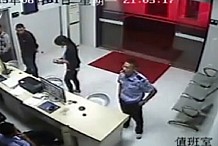 Chine: Pour faire libérer son ami du commissariat, il s'habille en tenue de police