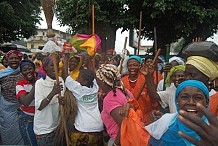 Manifestation des balayeuses d’Abidjan pour des salaires impayés
