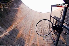 Il bat le record du monde du plus haut panier de basket marqué