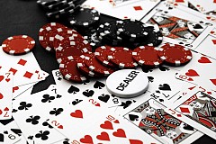 Inscrit par erreur à un tournoi de poker professionnel, un débutant rafle le pactole