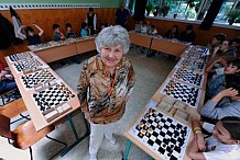 La «reine» des échecs à l'heure du sacre, à 87 ans