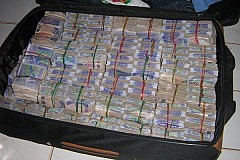 Aboisso : Un footballeur arrêté avec 26 millions de F Cfa de faux billets de banque
Aboisso : Un footballeur arrêté avec 26 millions de F Cfa de faux billets de banque