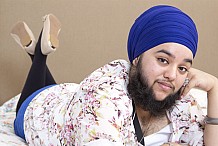 (Photos) En robe de mariée, la jeune Anglaise barbue Harnaam Kaur a beaucoup à nous apprendre