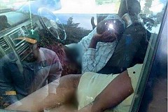 Zambie : Un couple repéré nu dans une voiture après une séance de sexe Zambie : Un couple repéré nu dans une voiture après une séance de sexe