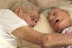 Ils meurent enlacés après 75 ans de mariage Ils meurent enlacés après 75 ans de mariage
