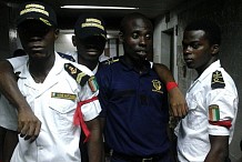Sit-in des marins marchands à la Cité administrative d'Abidjan