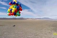 Il s'envole avec des ballons pour faire de la pub et termine en prison