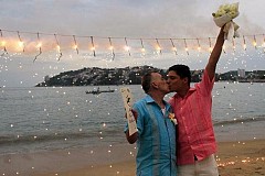 Mexique: Un mariage gay collectif sur la plage d'Acapulco Mexique: Un mariage gay collectif sur la plage d'Acapulco