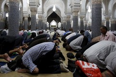Maroc : une souris provoque une bousculade dans une mosquée, 81 blessés Maroc : une souris provoque une bousculade dans une mosquée, 81 blessés
