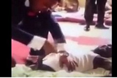 (Vidéo) Ghana: Un Bishop masse le pénis de son fidèle pour le délivrer