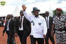 A Séguéla, le président Ouattara appelle a voter massivement, récuse une transition politique et met en garde