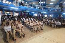 Côte d’Ivoire: les contrevenants à l’école obligatoire risquent la prison et des amendes 
