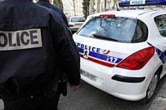 Son mari l'étrangle pour la Son mari l'étrangle pour la