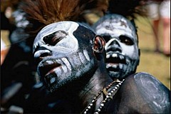 Kocoumbo: Des sorciers transforment le corps d'un étudiant en leur réservoir de sang Kocoumbo: Des sorciers transforment le corps d'un étudiant en leur réservoir de sang
