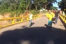 (Vidéo) Colombie: Le pont s'est écroulé juste après leur traversée