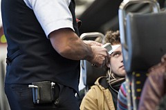 Espagne: Il arrache l'oreille du contrôleur de train Espagne: Il arrache l'oreille du contrôleur de train
