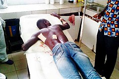 Abobo: Un policier tailladé à la machette par de jeunes garçons Abobo: Un policier tailladé à la machette par de jeunes garçons