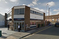 Londres : Le braqueur demande qu'on lui fasse un virement Londres : Le braqueur demande qu'on lui fasse un virement
