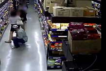 (Vidéo) Etats-Unis : Il filme sous la jupe d'une jeune femme dans un supermarché