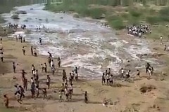 (Vidéo) En Inde, une rivière à sec depuis vingt ans coule de nouveau (Vidéo) En Inde, une rivière à sec depuis vingt ans coule de nouveau