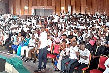 Des jeunes pro-Gbagbo et RHDP signent une charte pour des élections apaisées