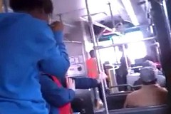(Vidéo) Réfusant de céder sa place à une personne âgée, elle se fait frapper