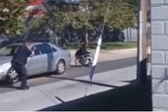 (Vidéo) Etats-Unis : La police abat un Noir en fauteuil roulant
(Vidéo) Etats-Unis : La police abat un Noir en fauteuil roulant