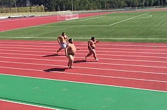 (Vidéo) Le sprint improbable de trois sumotoris (Vidéo) Le sprint improbable de trois sumotoris
