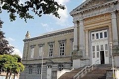 Jugée pour avoir fait copier 100 fois « Je suis un con » à son fils
Jugée pour avoir fait copier 100 fois « Je suis un con » à son fils