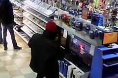 Surpris en train de se masturber au rayon jeux vidéo Surpris en train de se masturber au rayon jeux vidéo
